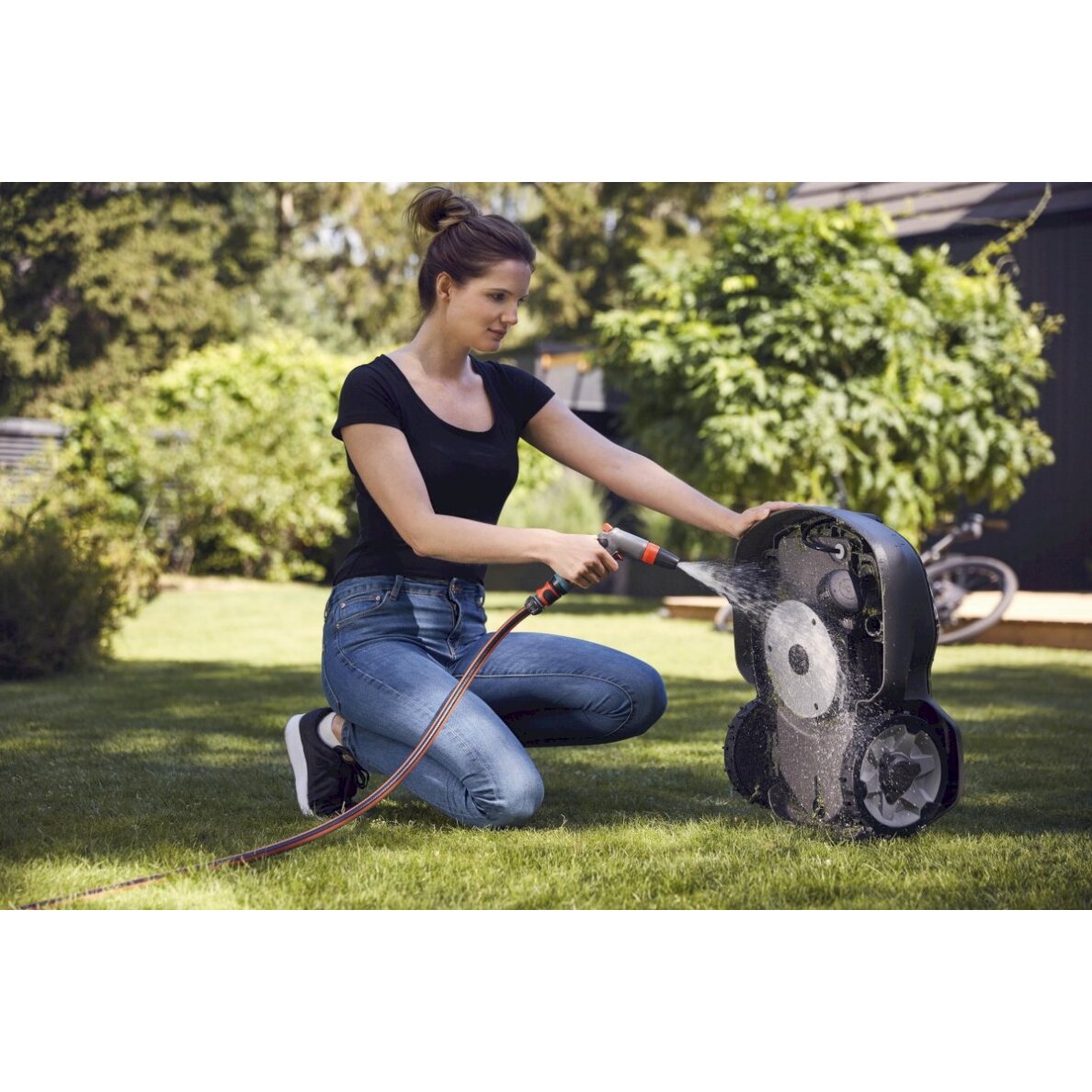 HUSQVARNA AUTOMOWER® 305 5 HUSQVARNA AUTOMOWER® 305 5