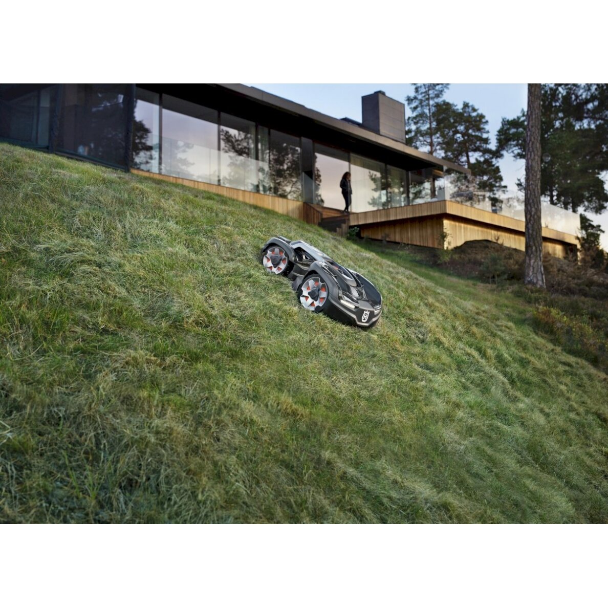 HUSQVARNA AUTOMOWER® 435X AWD 4 HUSQVARNA AUTOMOWER® 435X AWD 4