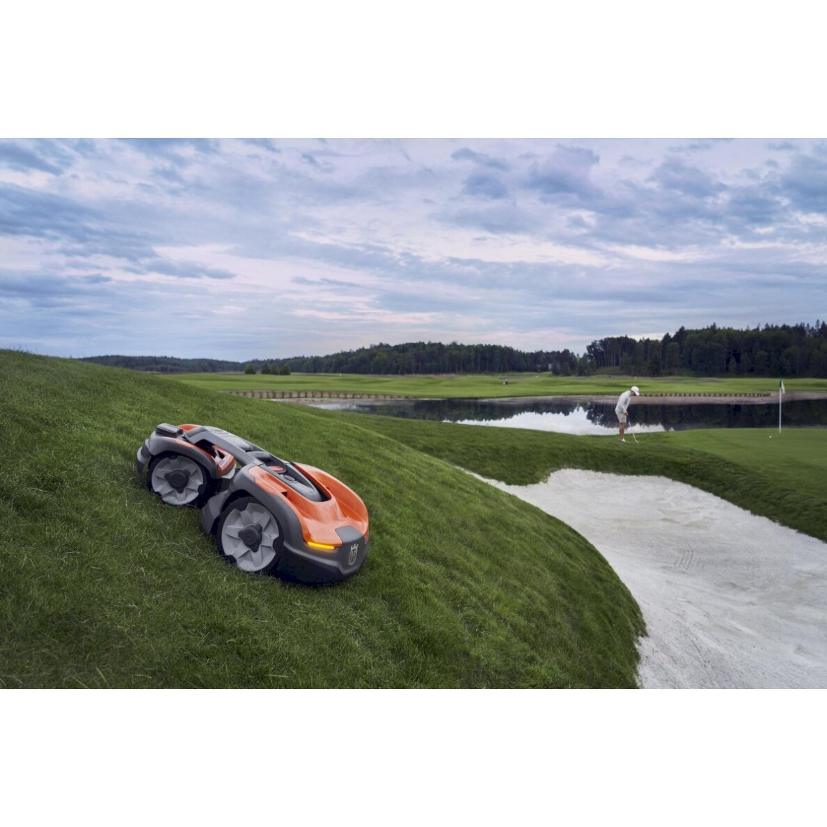 HUSQVARNA AUTOMOWER® 535 AWD 4 HUSQVARNA AUTOMOWER® 535 AWD 4